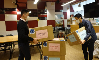 义工两天前将防疫物资捐赠予一个非政府机构。图：郑若骅网志