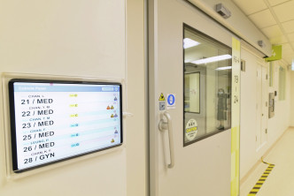 有变种病毒病人在香港感染控制中心与其他新冠确诊病人同房。资料图片