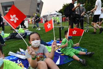 大批市民参加「香港队加油」。