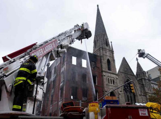 整座教堂受到严重损毁。AP