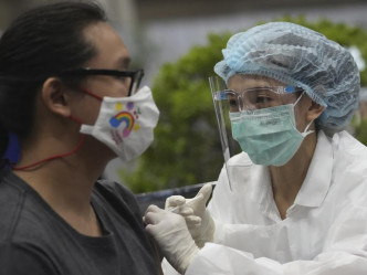 泰國星期一開始進行大規模疫苗接種。美聯社圖片