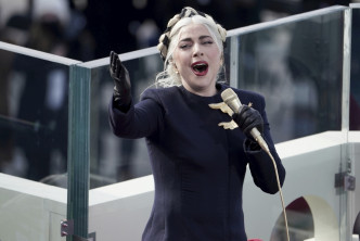 拜登就職禮Lady Gaga獻唱國歌。AP