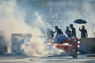 港府修訂《逃犯條例》風波觸發連串示威抗議，並演變成警民衝突。