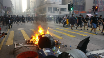 示威者縱火。資料圖片