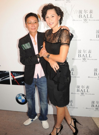 赵式芝于2012年4月，与拍拖7年的同性女友杨如芯低调结婚。