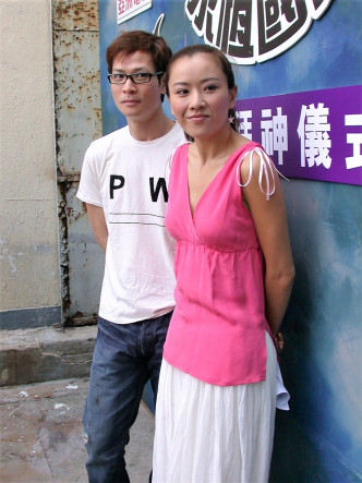 张文慈和吴廷烨04年出席亚视《我和僵尸有个约会3之永恒国度》拜神开镜仪式。资料图片
