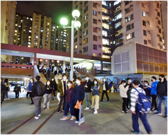居民上街抗議政府將翠雅山房徵用作檢疫中心。資料圖片