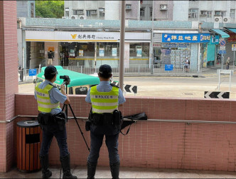 警方在屯門打擊違例泊車。警方圖片