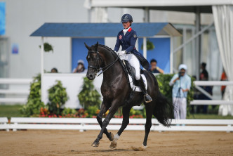 蕭穎瑩的「戰駒」，是香港賽馬會從德國引入的「馬會縱橫」
