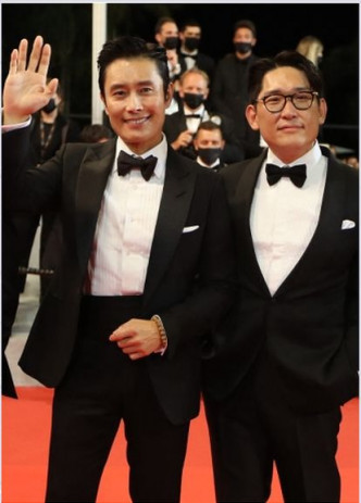 李秉宪与导演韩在林出席康城影展。