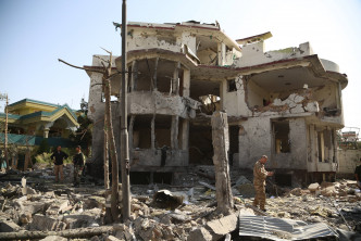 阿富汗代理防长住所附近遭汽车炸弹袭击。新华社图片