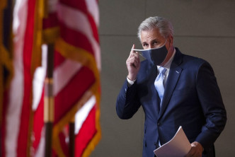 眾議院共和黨領袖麥卡錫佩戴口罩。AP資料圖片