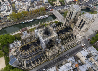 法國巴黎聖母院發生大火損毀嚴重。AP圖片