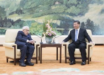 國家主席習近平在北京人民大會堂會見美國前國務卿基辛格。新華社