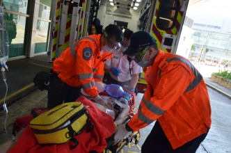 石澳男童遇溺送院搶救。