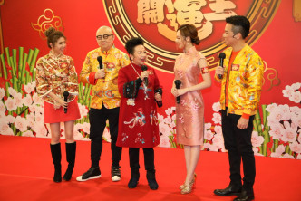 冯盈盈今次跟薛家燕等主持《天天开运王》。