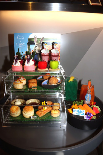 帝京酒店Lion Rock聯乘《比得兔2：走佬日記》推出的雅緻下午茶，將於於7月1日至9月30日期間供應。