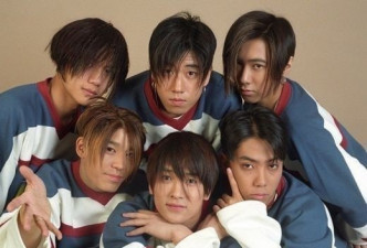 六人男團水晶男孩於1997年出道。