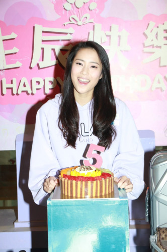 本月24日是刘颖镟22岁生日，她笑说希望当日不用开工。