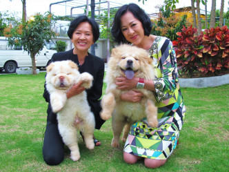 小艾（右）與母親祥嫂都非常喜歡養狗。