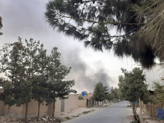 塔利班日前空袭赫尔曼德省首府拉什卡尔加。AP图片