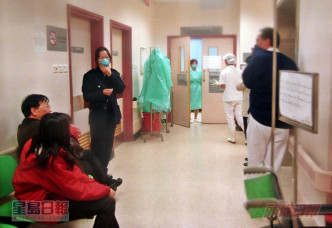 威院在03年3月13日實施特別措施，把醫院醫護人員感染肺炎個案集中在8樓內科病房。資料圖片