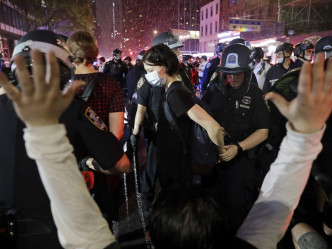 市民不满白思豪处理纽约市乱局的手法。AP