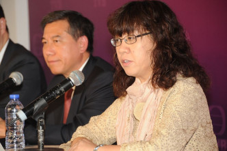 志伟表示没听到李宝安退休，和余咏珊辞职一事。
