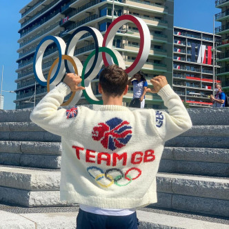 「東京奧運紀念版」毛衣。