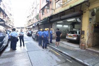 警方及消防到場。