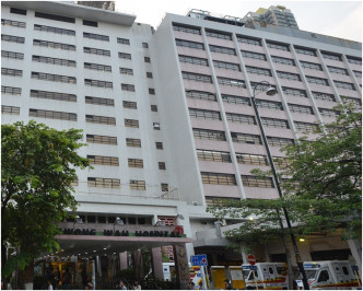 救護員到場將男嬰送廣華醫院搶救。