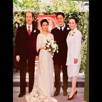 超儀在父母見證下於2003年嫁陳子聰。