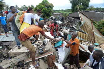 莫桑比克15米高垃圾山倒塌，多間房屋被埋。（網圖）
