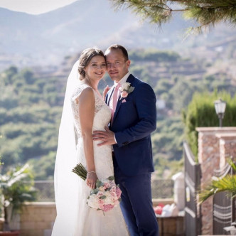 米尔罗与其妻子与2016年结婚。 网上图片