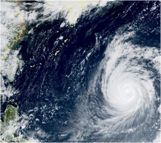 飛燕的風眼明顯可見。日本氣象廳衛星圖像