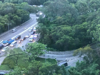 元朗十八乡路发生交通意外。网民Sarah Leung‎图片
