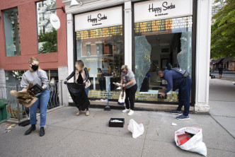 紐約商戶遭大肆搜掠破壞。AP圖片