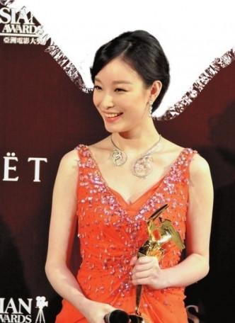 倪妮憑電影《金陵十三钗》奪得最佳新人獎。