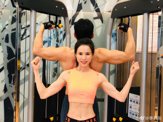 近年李若彤不时在微博分享keep fit之道。