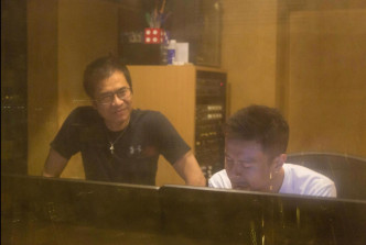 新歌監製Jim Lee老師（左）與作曲兼主唱陳健安（右）