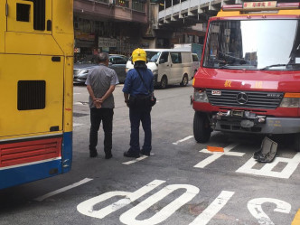 巴士與消防車相撞。突發事故報料區網民Leo Kong‎圖片