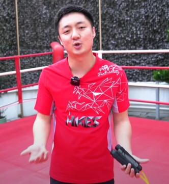 鍾培生透露自己兩年前開始跳繩，並教大家跳繩及傳授挑選繩子的技巧。