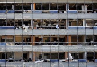 贝鲁特大量房屋损毁倒塌。AP图片