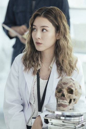 敏奕在《刑偵》中演法醫人類學家「方菀芊」（Dr. Fong）。