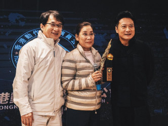 盼盼姐去年获香港动作特技演员公会颁发年度杰出贡献大奬。