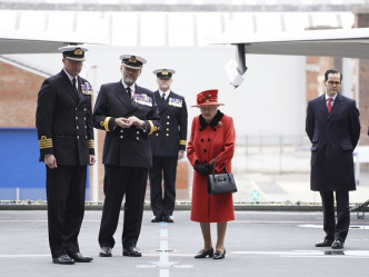 英女皇伊利沙伯二世专程登舰巡视送行。AP