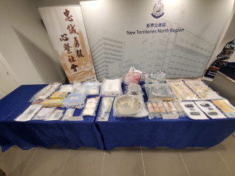 警方檢獲逾4.5公斤懷疑可卡因，以及大量製毒工具。