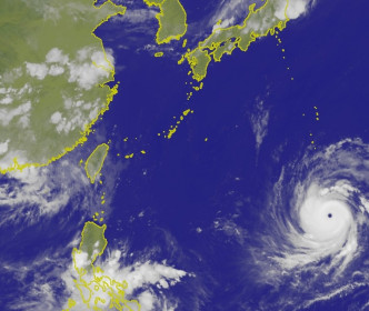 「飛燕」的風眼清晰可見。日本氣象廳衛星圖片