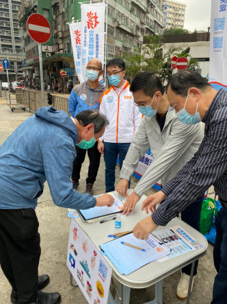 杨润雄呼吁市民签名支持。