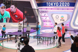 前港隊乒乓球代表陳展鵬跟林凱恩組隊，對決姚宏遠和前香港女子網球代表隊成員李思雅。